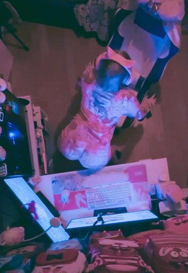 chelxie's tweet photo. Y’a des gens encore qui follow pas mon compte instax chelxielife 🥰🥵 https://t.co/spmOAloTTX