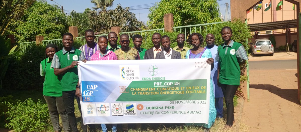 OUATTARASoul4's tweet photo. #CapCop28* Co-construction sur les enjeux énergétiques et changement climatique. ENDA ÉNERGIES et partenaires appuient le programme Champions Afrique de l'ouest pour construire une position solide et des recommandations aux. différents acteurs à l'orée de la CoP28 @OUATTARASoul4 https://t.co/D3T1M8tJzt