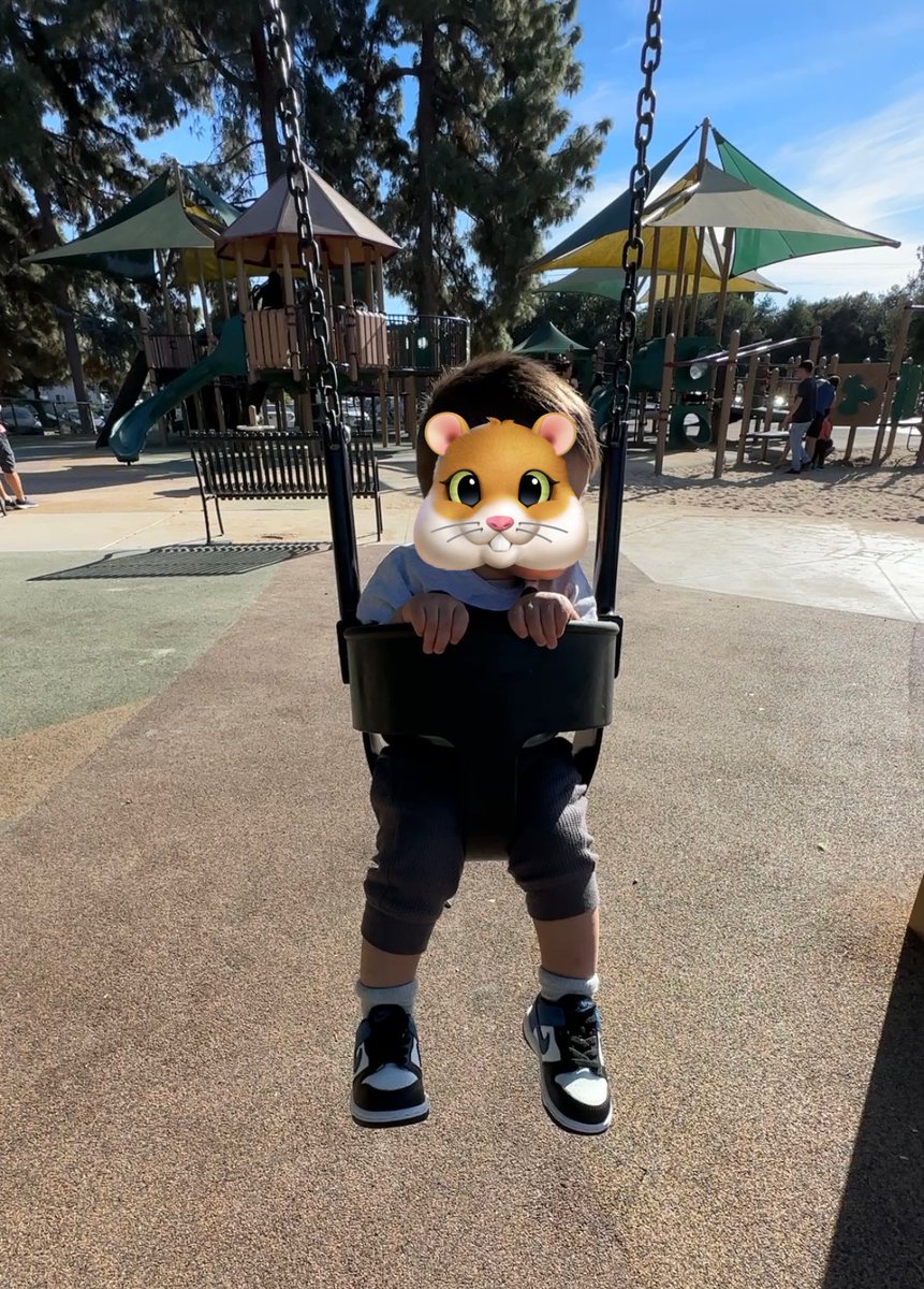 気付けば最後のポストから2ヶ月弱経ってた…！🤣

この間に息子は1歳になり、ヘアカットデビュー、テーマパークデビュー、つたい歩きも頑張り中。おしゃべりや公園も大好きですくすく成長しております❤️
ちょこんとしたおててが可愛い🥺