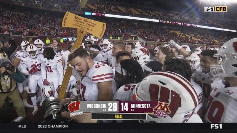 BarstoolBigCat's tweet photo. Back where it belongs. #OnWisconsin https://t.co/4dK17QxrRO
