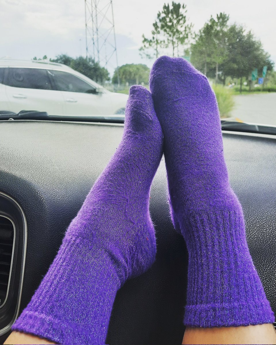FootProdigy's tweet photo. Purple socks
#sockmodel #socksaddict #socks #toes #feetcontent #feet #feetpic #sockpic #purplesocks #2023 #lovefeet #loveme https://t.co/q51cZ9RgVT