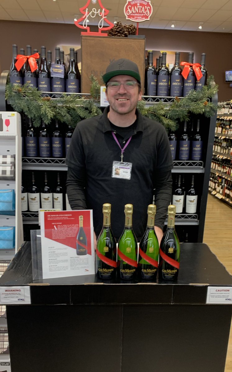 Saturday promo with @ghmumm_us here at @StaterBrosMkts #Pasadena for @SocialSampling 
#Champagnetime #Champagnelover #socialsampling #StaterSampling #StaterBros202