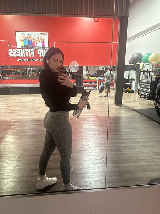 Whos in the gym this weekend!?!! https://t.co/E3Q6JQJyL1