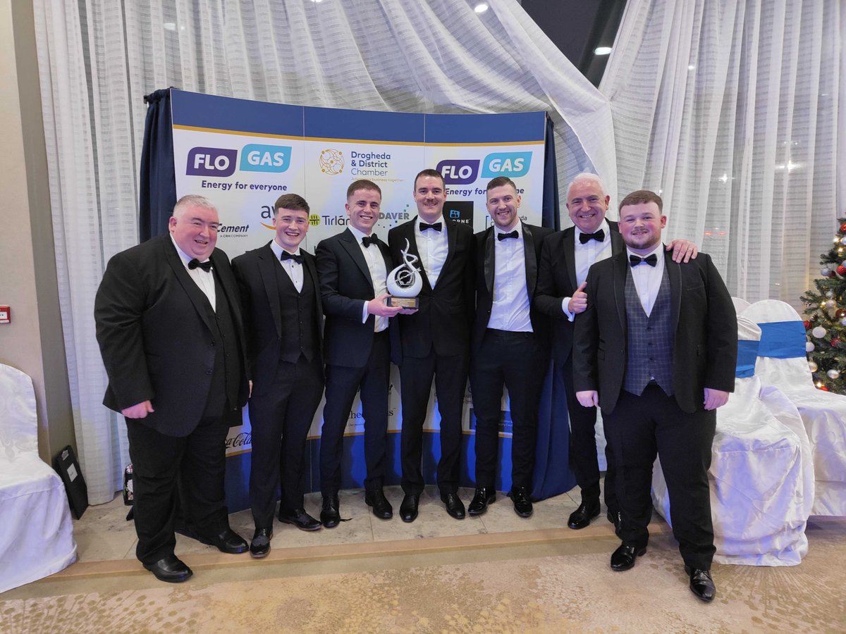 The award for Best SME 11+ employees sponsored by @irish_cement goes to… @angloprinters. #businessexcellence