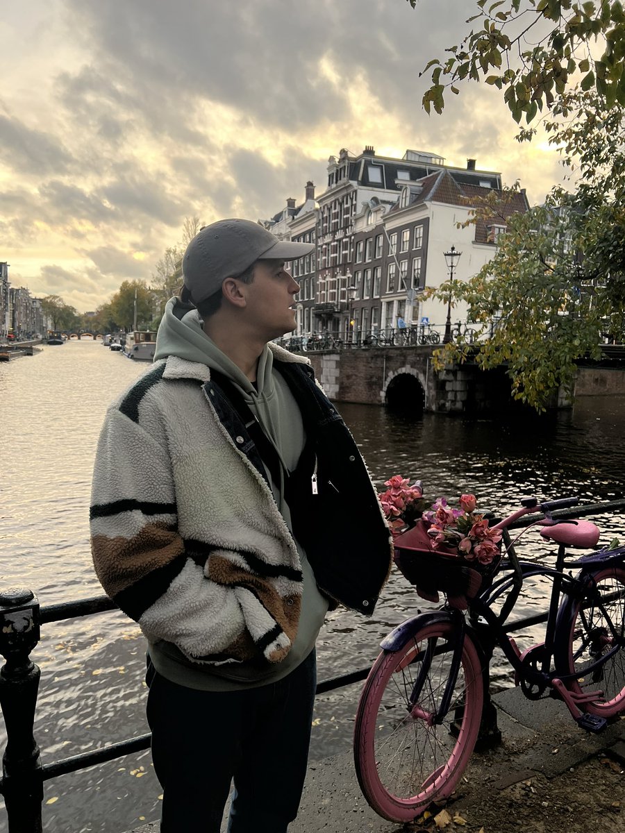 brunaxvc's tweet photo. my baby is 27🩵 https://t.co/QEdY7ASIx3