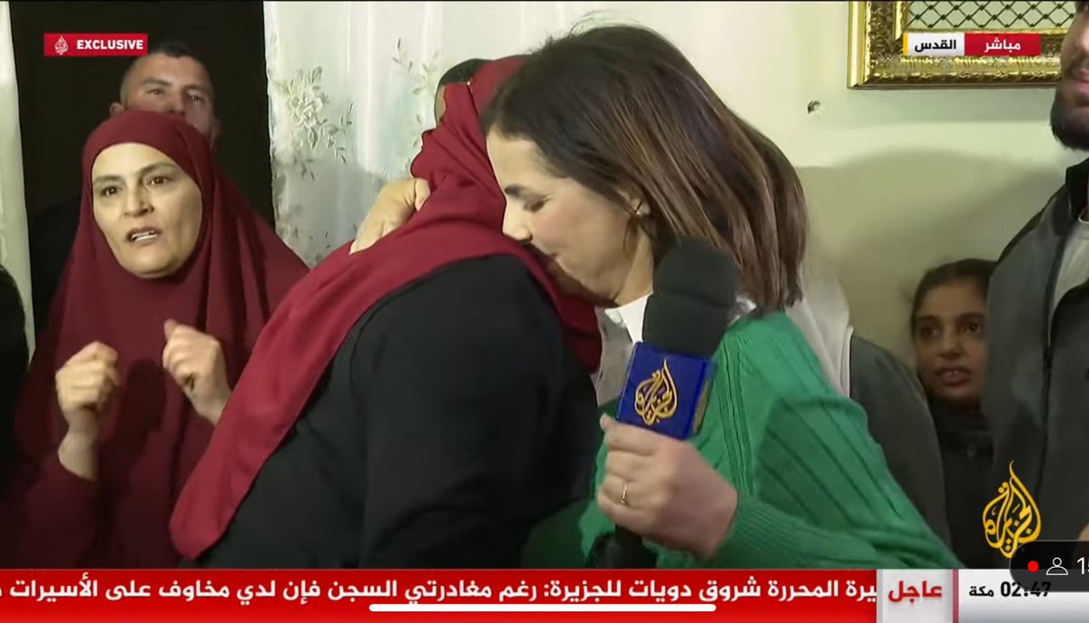 CarmenJoukhadar's tweet photo. صورة للتاريخ الأسيرة المحررة إسراء جعابيص مع مراسلة الجزيرة ♥️ @SimriNajwan https://t.co/IbeCRrz2y8