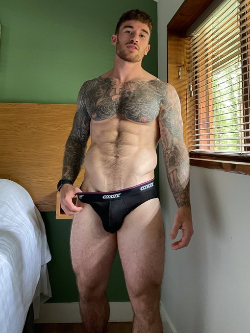 Promo expires in a few hours 👀🔥 https://t.co/1upA7eeUEE https://t.co/xKJ9O9x9XU