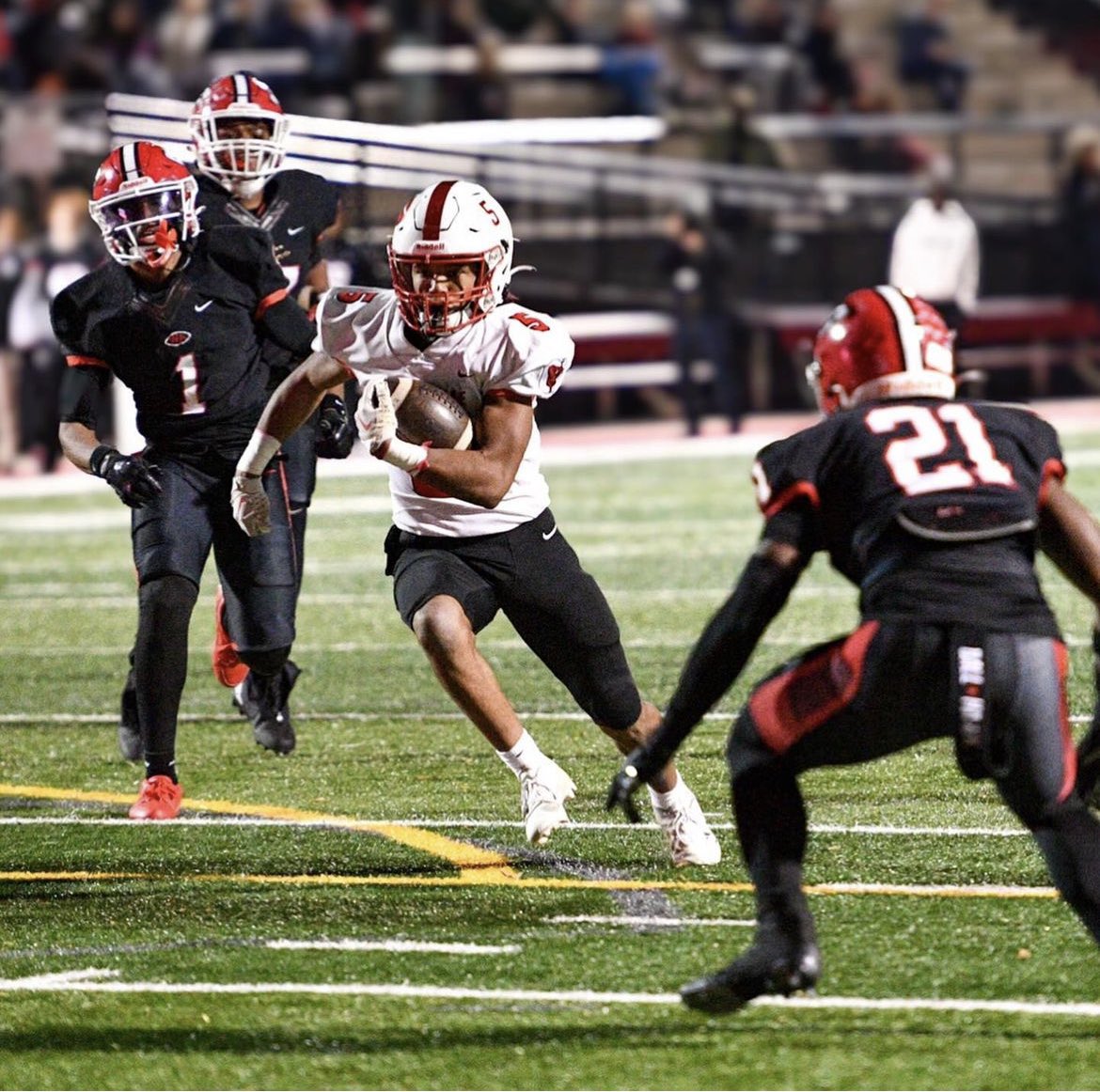 Thankful for having a healthy freshman season playing with a group of Seniors that gave 110% and helped shape and show me the way 🔴🐘🔴🐘@Jghall12 @BaxterWr11 @NiblettSky @ZionFerguson8 @iam_champ7 @nicktaylormade1 @marceilhenfield @Nolimitmo_ @Eric2Hart @_TravienWatson_…