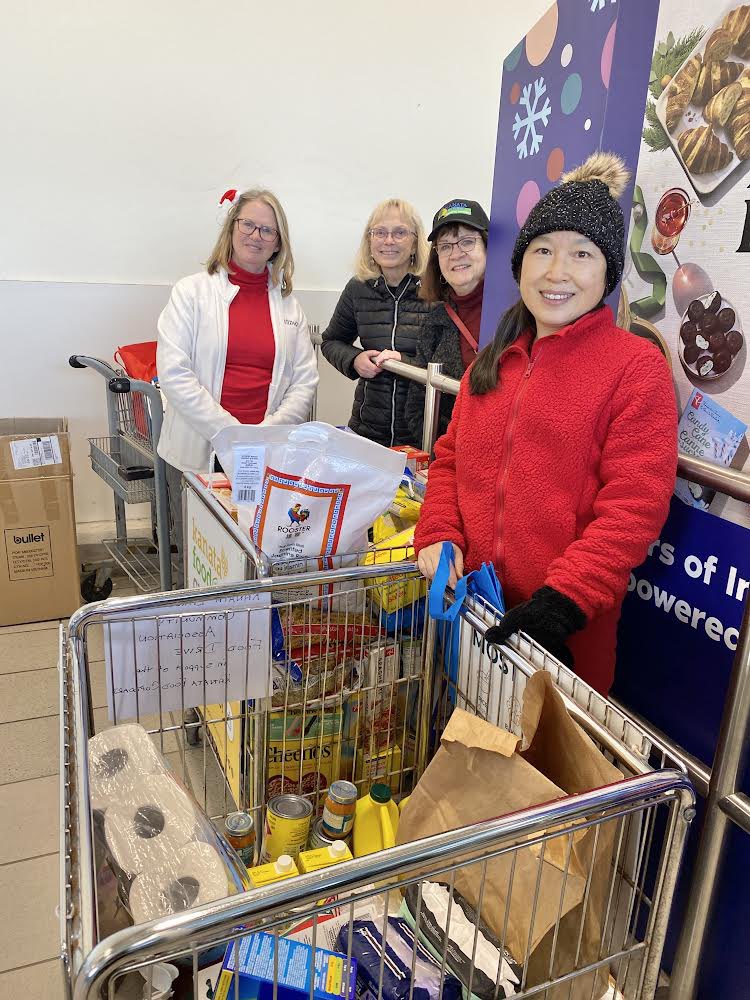 kanatalakesca's tweet image. A couple more photos to recognize more of the amazing volunteers we have with the KLCA!

@KanataFoodCpbrd food drive!