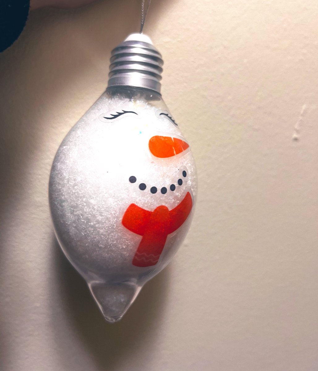 ‼️NEW ORNAMENT ALERT‼️

So many different designs, styles, colors, etc available

Custom AND Pre-made available. DM to place your orders ❄️🎁🎄✨

#snowman #snowmanornament #christmasornament #customornaments #happyholidays #christmas #supportsmallbusiness #SmallBusinessSaturday