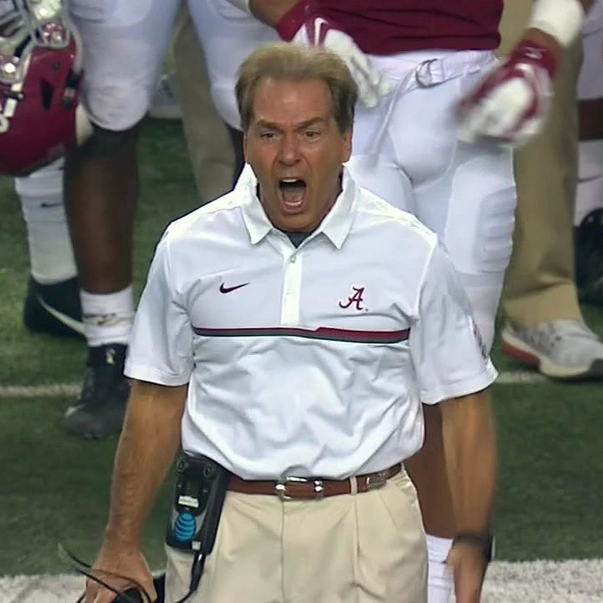 BAMA FANS AFTER THAT 4TH &amp; GOAL TD 😱