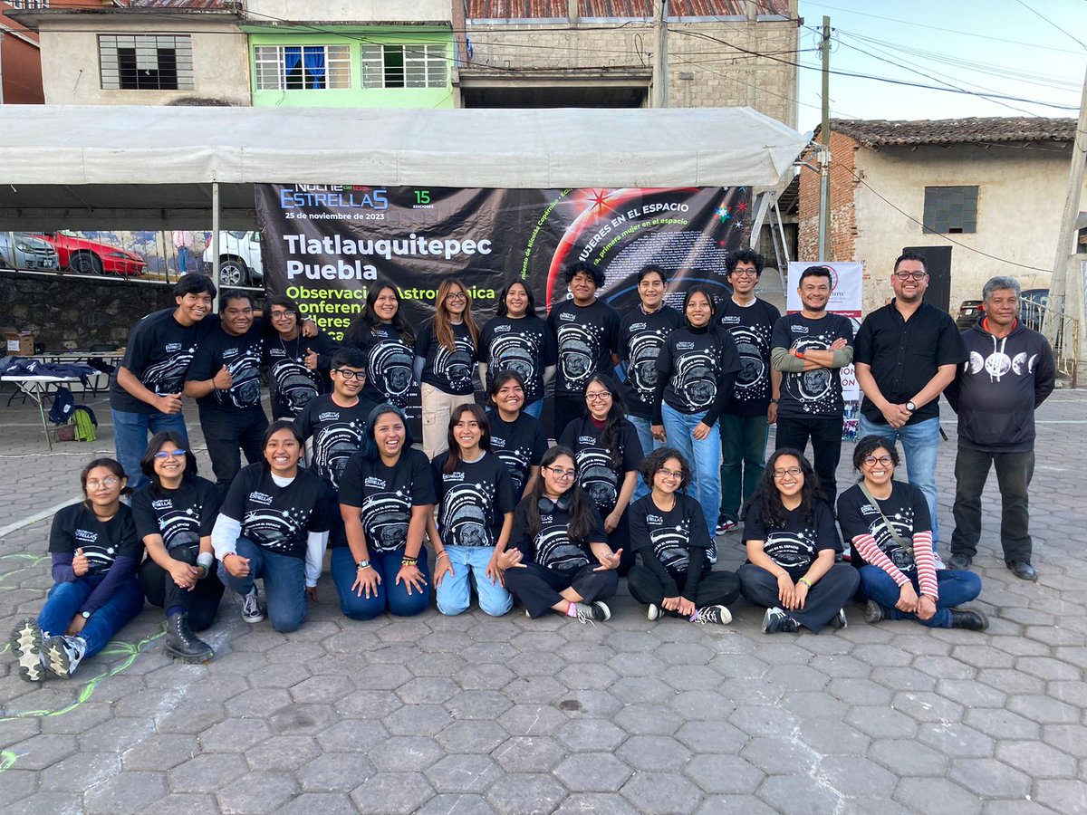 NdE_CUPS's tweet photo. Ya estamos en la explanada Andrés Mirón, en el municipio de Tlatlauquitepec, listos para comenzar con las actividades de la Noche de las Estrellas 2023.
#NdE2023 https://t.co/DuIfGUCnEB