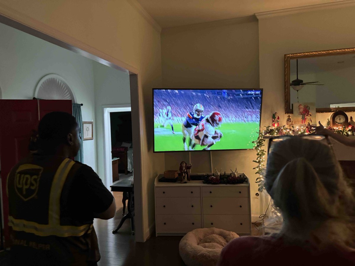 ℂ𝕙𝕣𝕚𝕤 ℝ𝕠𝕓𝕖𝕣𝕥𝕤 tweet media