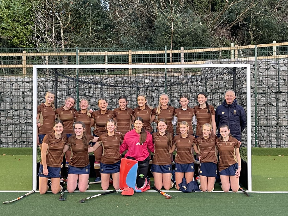 A big well done to the 2nd team on a fantastic season and to Captain Annie K on receiving her 2nd Team Hockey Colours for her brilliant leadership all year. 🐺🐺🏑🏑