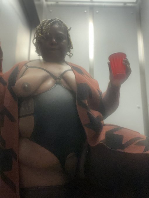 What fun will I have tonight? 🌚 https://t.co/fE7EIfE9t2