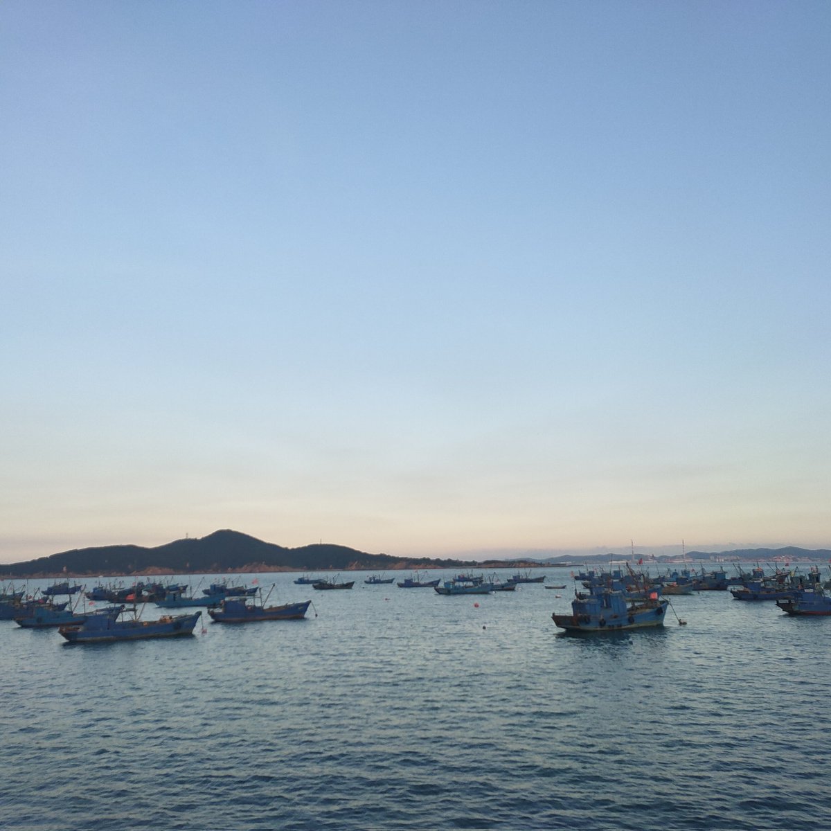 今晚威海高区暂定有活动，目前两对夫妻，有合适的夫妻、情侣或者优秀的单可以联系。