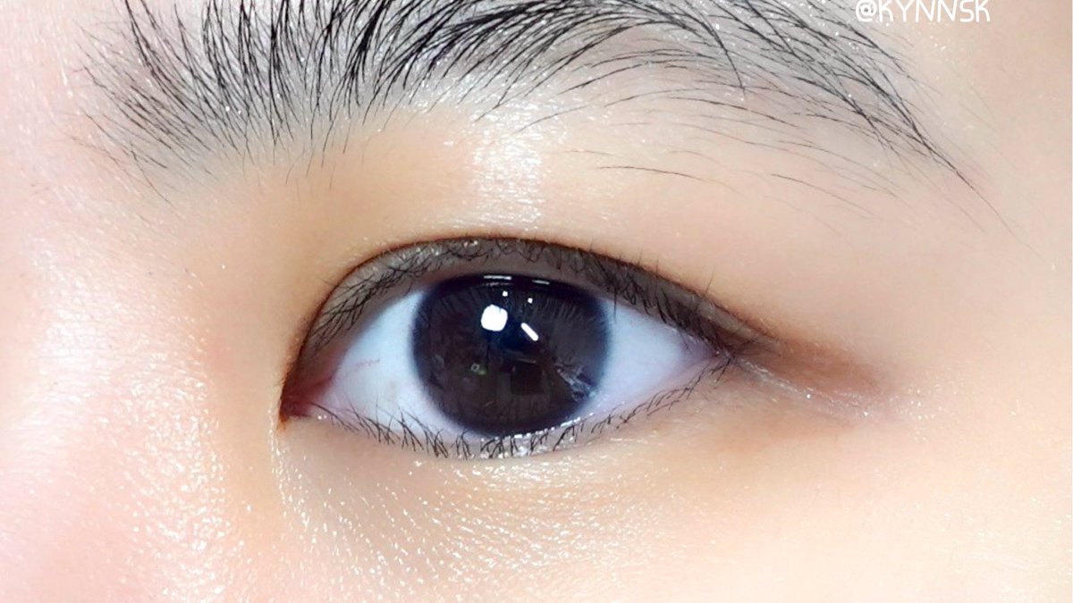kynnsk's tweet photo. ใครที่อายุ 25+ แล้วแต่งตาบ่อย ใช้พวกสำลีเช็ดใต้ตาบ่อยๆ อยากแนะนำให้มีอันนี้ติดไว้ เป็นอายครีมอีกตัวของ Clarins ที่ปังมากๆ เนื้อครีมเข้มข้นแต่ไม่เหนียวเหนอะ เติมค.ชุ่มชื้นดี ช่วยฟื้นฟูใต้ตาให้ดูไม่โทรม ดูสุขภาพดี แบบผิวใต้ตาดูฟู เรียบเนียน พวกรอยพับมีความกระชับขึ้นอะ 10/10 นะ https://t.co/TrhQ1jqixP