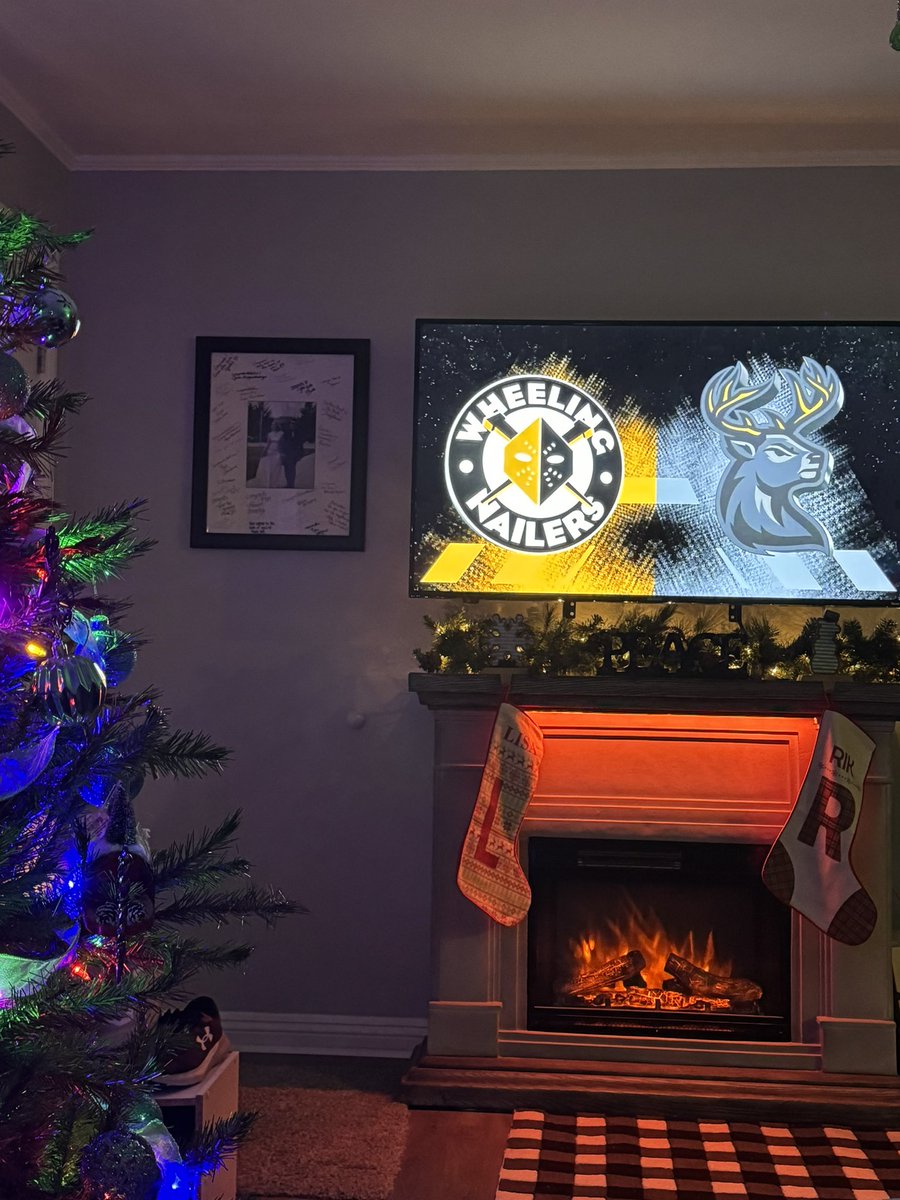 LisaZortman's tweet image. We are ready for another great game! Let’s Go Landers!! #humanetchasketch #mysideofthings @humanetchasket1