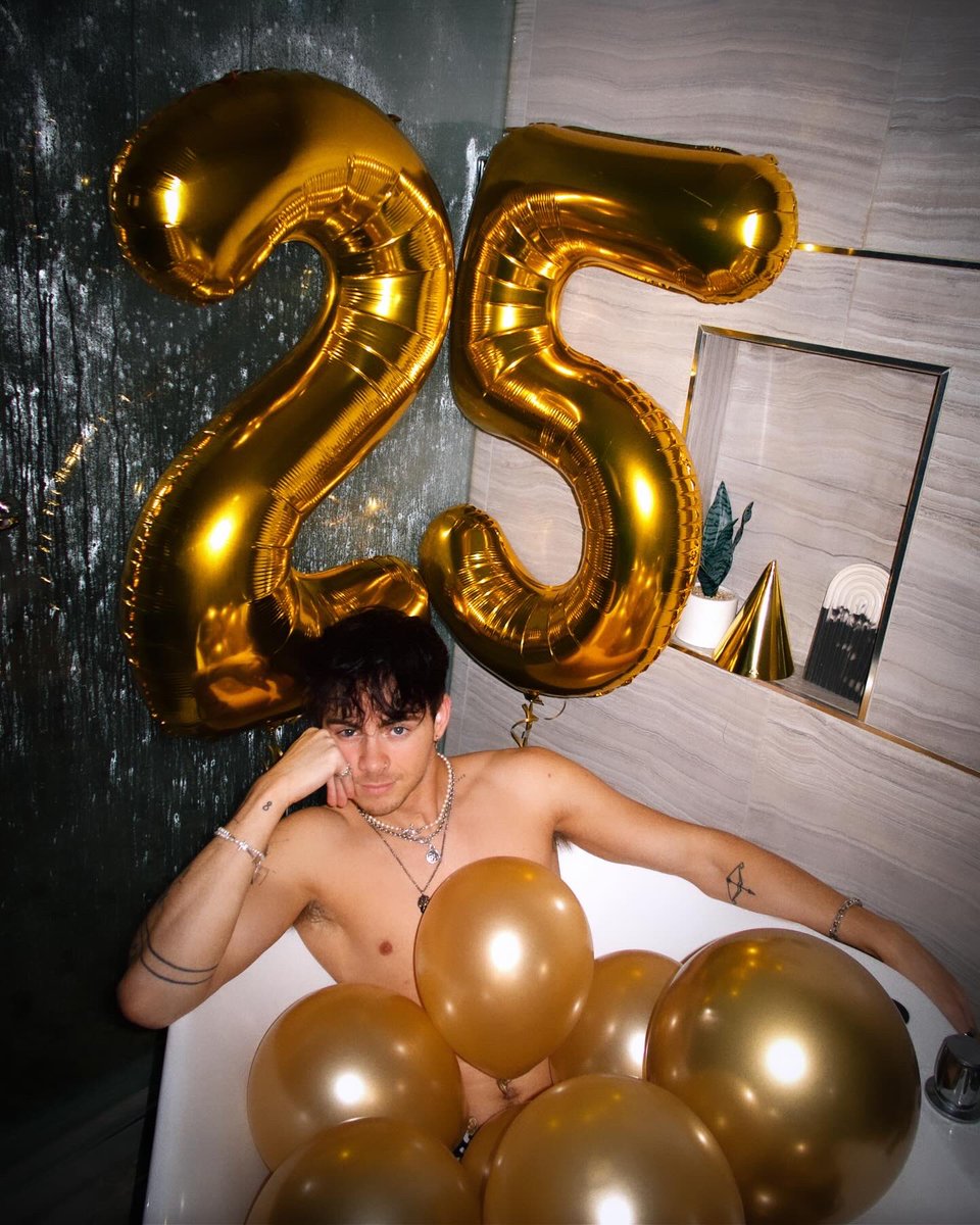 corbynbesson's tweet photo. golden birthday today, cheers to 25🥂 https://t.co/7Lrx8HK797