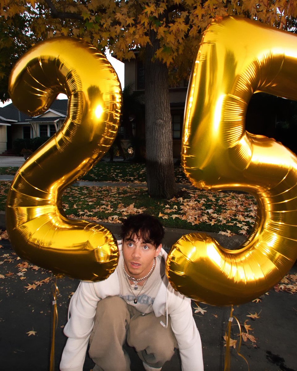 corbynbesson's tweet photo. golden birthday today, cheers to 25🥂 https://t.co/7Lrx8HK797