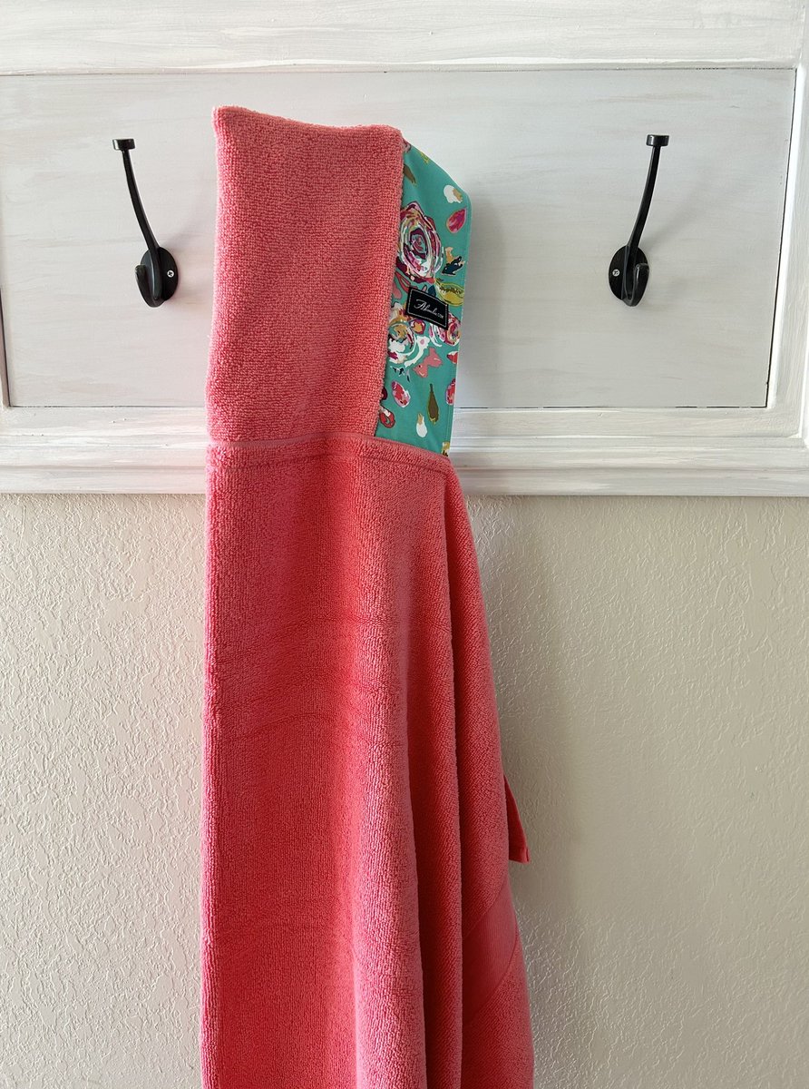 Ahmelie's tweet photo. Swifting Flora Boho Fusion Hooded Towel. 

#beachready #hoodie #hoodiestyle #pool #bathtime #babylove #toddler #terrycloth #handmadewithlove #ahmelie https://t.co/EWiQuMywpq