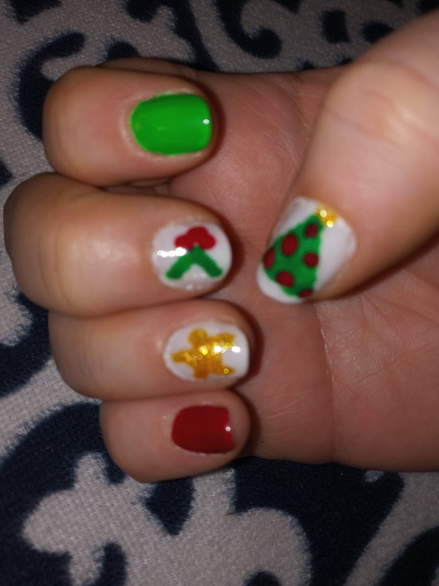 BB_Sour's tweet photo. Something fun to start the season!!!! ❤️💚🎄⭐ #Christmas2023 #nails #FestiveSeason #CHRISTMASCOUNTDOWN https://t.co/Zd66p6wXXI
