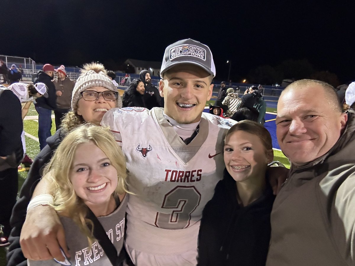TysonPogue's tweet photo. Epic win for Matilda Torres High! 🎉 Congrats to our nephew Joseph Bass and the team for clinching the CIF Division IV Valley Championship with a 69-14 victory over Dos Palos. A big shout out to Dos Palos for their incredible sportsmanship. #FamilyPride #HighSchoolFootball https://t.co/Zf6KNTkbOJ