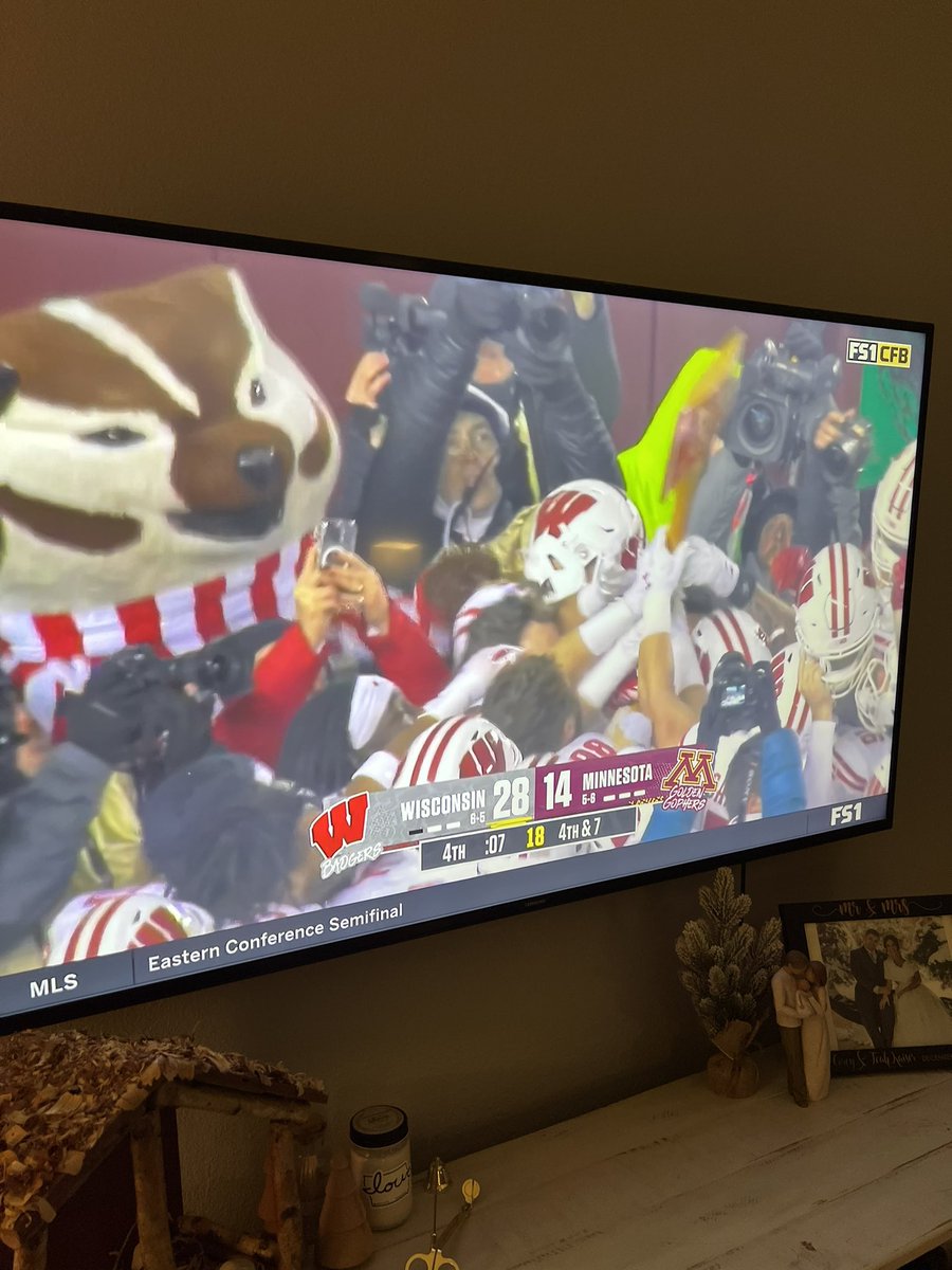 WiscoClothingCo's tweet photo. A short story 🪓👐 #OnWisconsin https://t.co/udFJfDFYd1