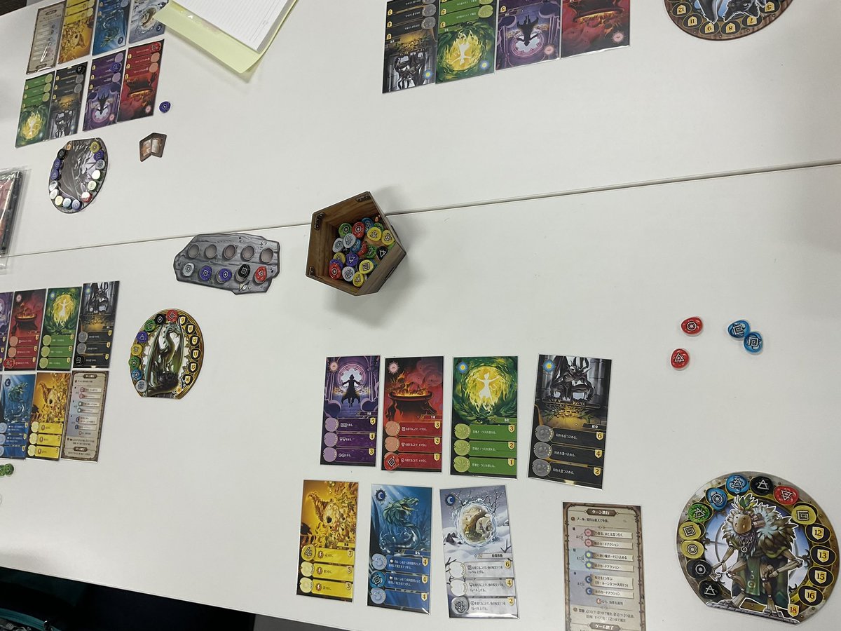Motty_forBoard's tweet photo. 重ゲーが好きだと思っていたんだけど、ルールが簡単に覚えられて適度の運と戦略があるゲームが面白くなってきた。
新作体験の10トリックレイターとSpell Bookを早速購入❗️ https://t.co/Z6gOF7IWxG