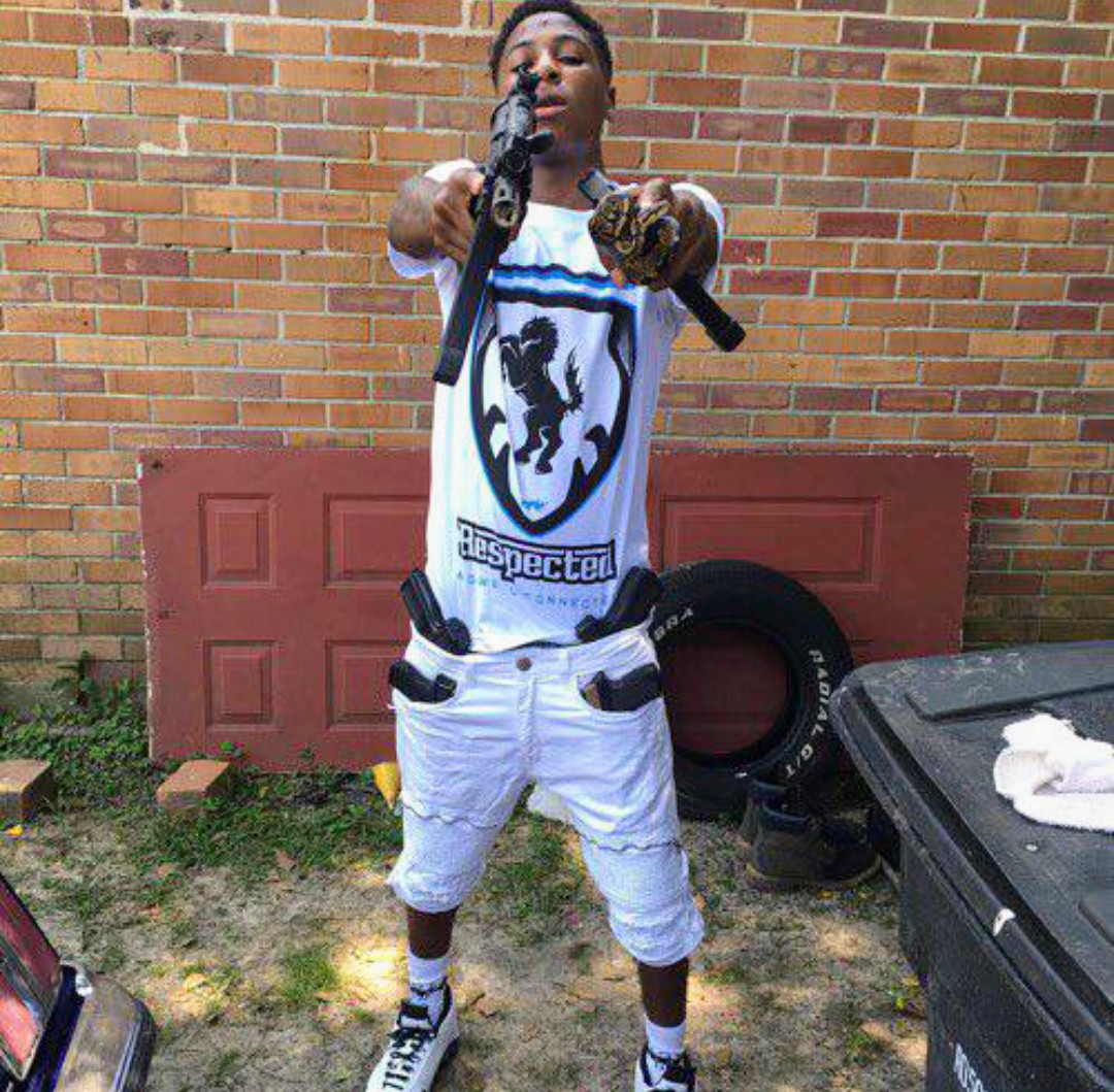 RapGangsterBr's tweet photo. "Aquela mina foi acertada, eu ouvi *tosses* o último suspiro daquela vadia" NBA YoungBoy citando Erneisha Barnes mina q ele *supostamente* matou após seu namorado hammer atirar na casa de sua avó, youngboy não estava e na hora q descobriu isso foi imediatamente atrás de vingança https://t.co/rA2OISn3ms