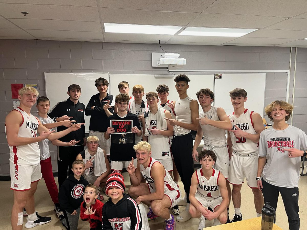 MuskegoHSHoops's tweet image. Solid win tonight! 🐶 of the game was @DevinSchroeder0 💪🏻🔥🏀