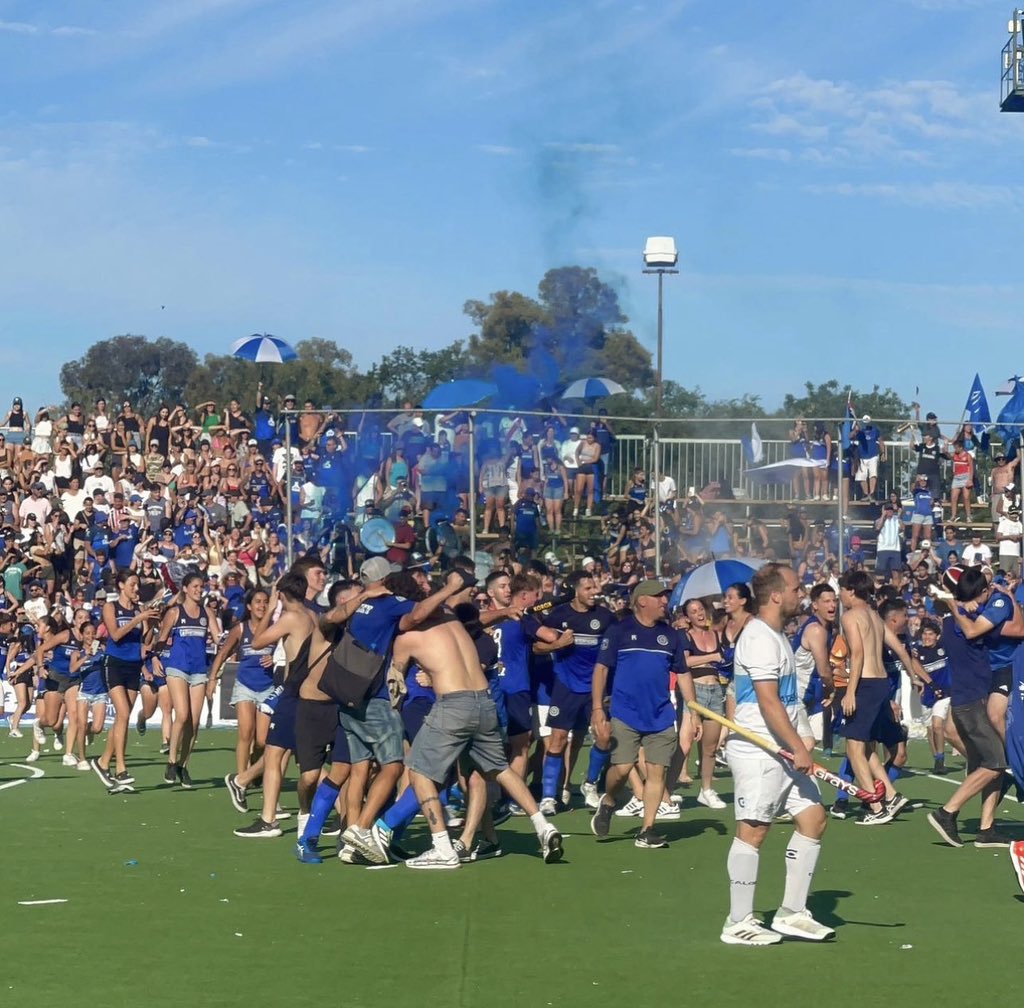 Y EN CABALLEROS SE LO QUEDÓ MITRE 🇳🇮🏆

Con una victoria por 3-1 frente a Geba 🇸🇲, Mitre se coronó campeón del Metro 2023 por 19va vez, convirtiéndose en el equipo más ganador del certamen 👏🏼

Felicitaciones a ambos equipos por un tremendo año🙌🏼

#hockey #Metro2023
