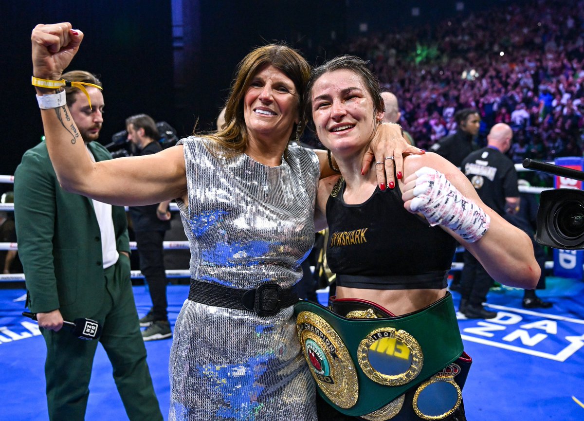 I'm on top of the world Ma!!! Katie Taylor celebrates with her mother Bridget after a magnificent defeat of Chantelle Cameron at the 3Arena in Dublin #CameronTaylor2. ☘️☘️☘️