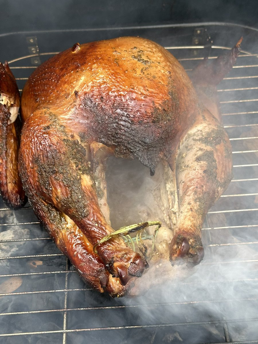 Motivatedyngman's tweet photo. Derek Chauvin was stabbed in prison today… but in other news my smoked turkey came out great this year!!!! https://t.co/s3zFerjBzw