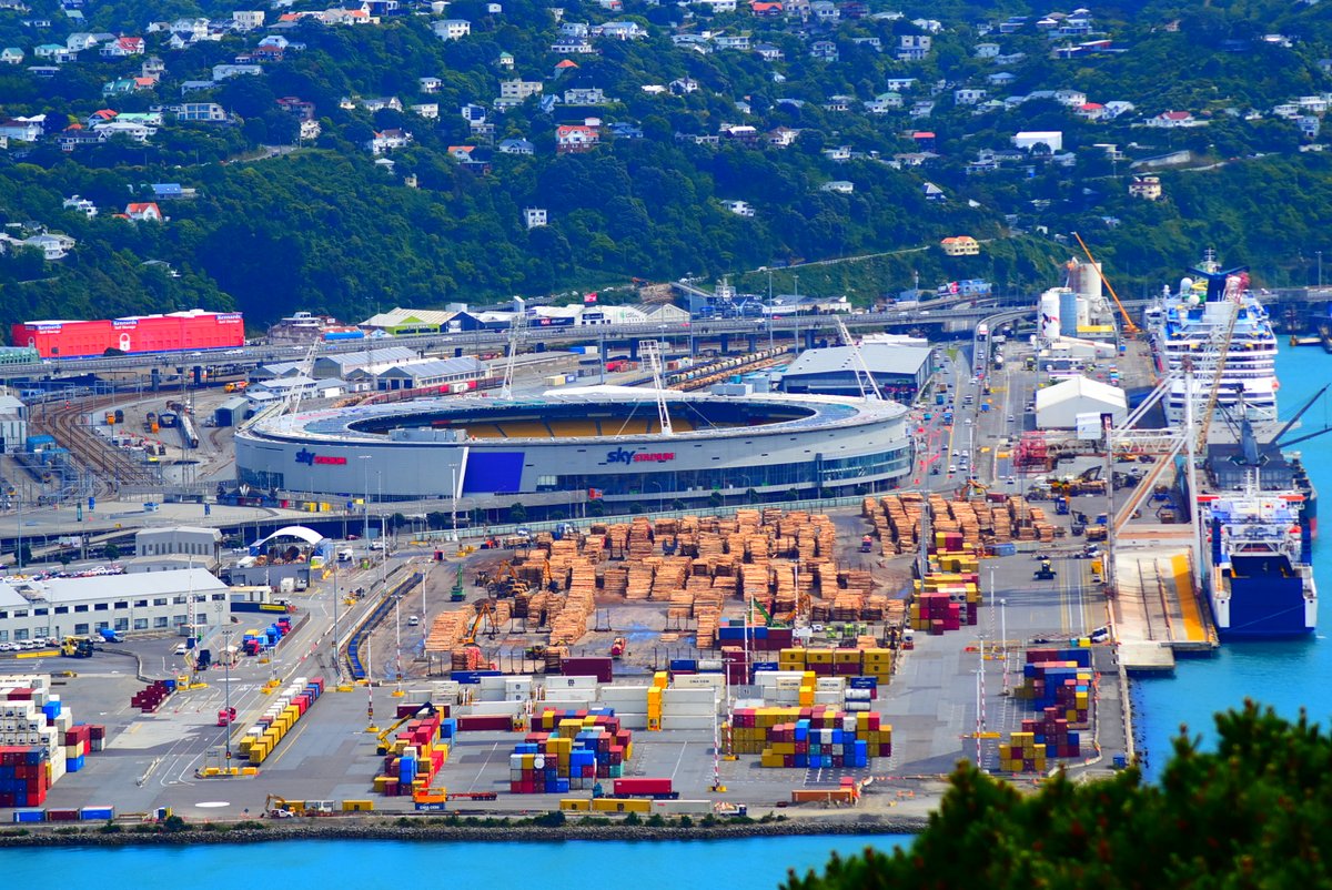 IamNo_33's tweet photo. Off to #Wellington we went for stop #1 after a couple of sea days.

Greeted with Sky Stadium (The Cake Tint) cos if you look close, you can see #CarnivalSplendor right alongside it at dock.

#NZCruise🇳🇿 #Holiday🏖️ https://t.co/M81O6BCdZ5