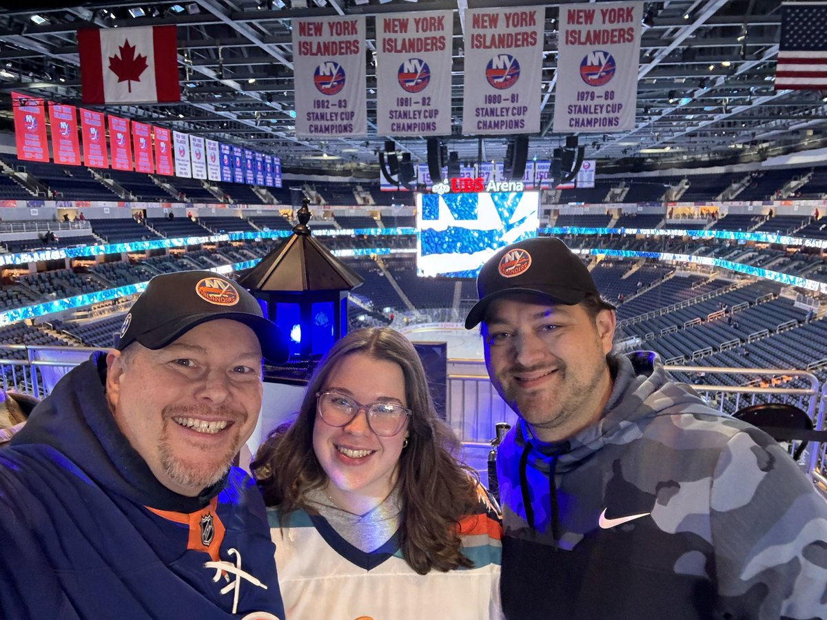 Family tradition. Thanksgiving weekend #Isles game with my daughter and brother. #LGI #NYIslanders