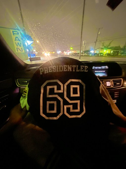 Found my @Pornhub letterman. Been looking for you for a year 😭😭😮&zwj;💨🙆🏾&zwj;♂️ https://t.co/3Qe5FF1Tq5<a class="tags" href="/tag/pornhub">@pornhub</a><a href="/tag/newprofilepic"class="tags"><span>#newprofilepic</span></a>