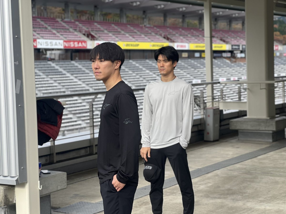 なにやら撮影中、、、? カメラマンさんのベスト(MEDIA VEST)も 