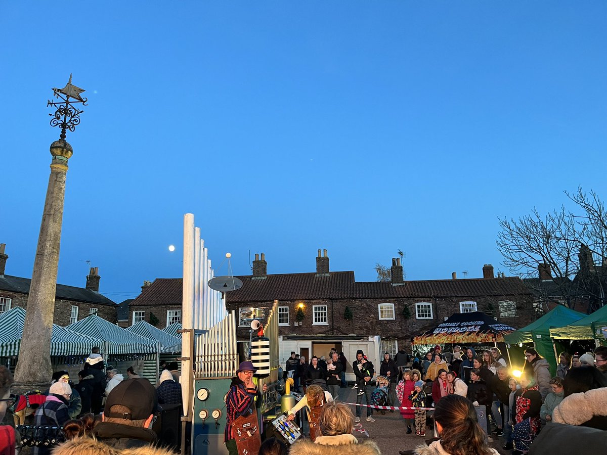 DifferentL's tweet image. Fabuloso day in #Wainfleet with the first of five #FestiveFabuloso events touring the Lincolnshire Wolds. Next up #Spilsby Sat 2nd Dec 12-5pm. Funded by #ukspf &amp;amp; #artscouncilengland 🙏🏼