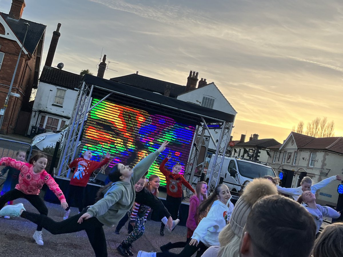 DifferentL's tweet image. Fabuloso day in #Wainfleet with the first of five #FestiveFabuloso events touring the Lincolnshire Wolds. Next up #Spilsby Sat 2nd Dec 12-5pm. Funded by #ukspf &amp;amp; #artscouncilengland 🙏🏼