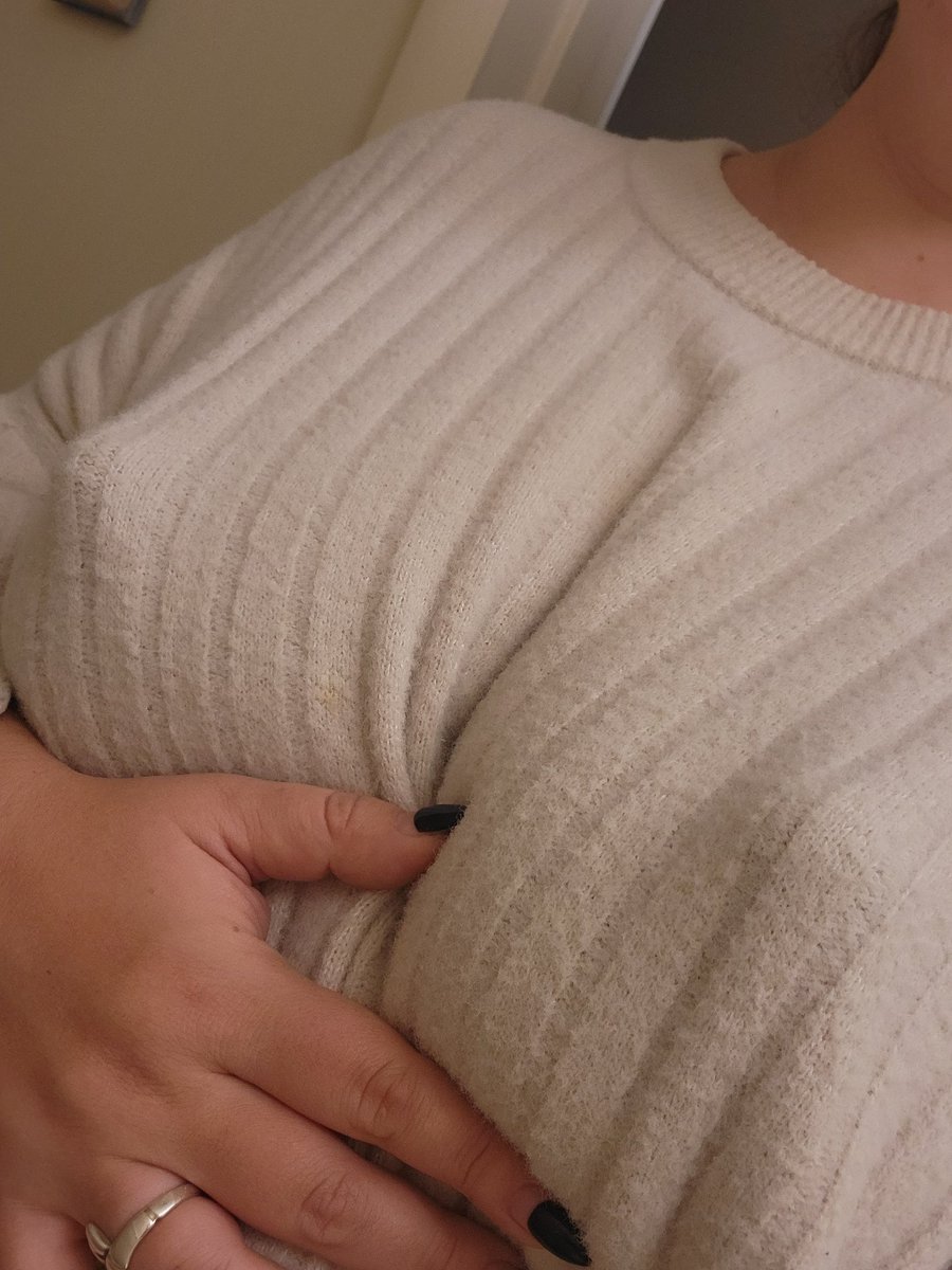 E_nipz's tweet photo. Mmm perky enough to poke through my sweater today
Can't wait till I start leaking through my sweaters too 😩 🤤
#hucow #milf #perkynipples #bignipples #cumplaywithme
#subscribetomyof https://t.co/8oLTZIXGJ0