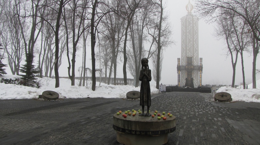 As the world marks #Holodomor90, we remember the millions in Ukraine who perished in Stalin’s state-imposed famine. We honor those who resisted oppression then and those who oppose it now to #StandwithUkraine. @StateCSO reaffirms our commitment to #AtrocityPrevention. 

Read more…