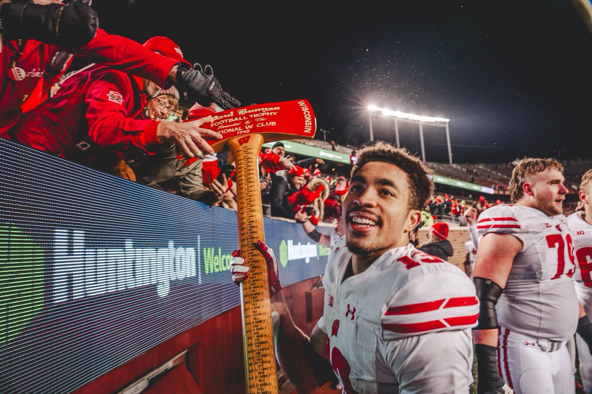 Wisconsin Football tweet media