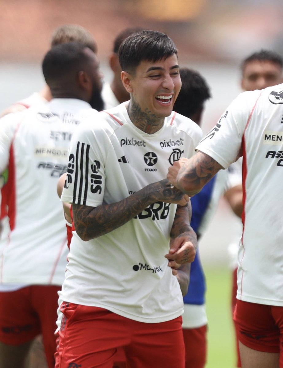 meuflamengoo's tweet photo. O que esse ser esta jogando é fora do comum...Pulgar é muito brabo!!!
#vamosquedamengao #VamosFlamengo #CRF #Flamengo #flatop https://t.co/sAx1zMuqm8