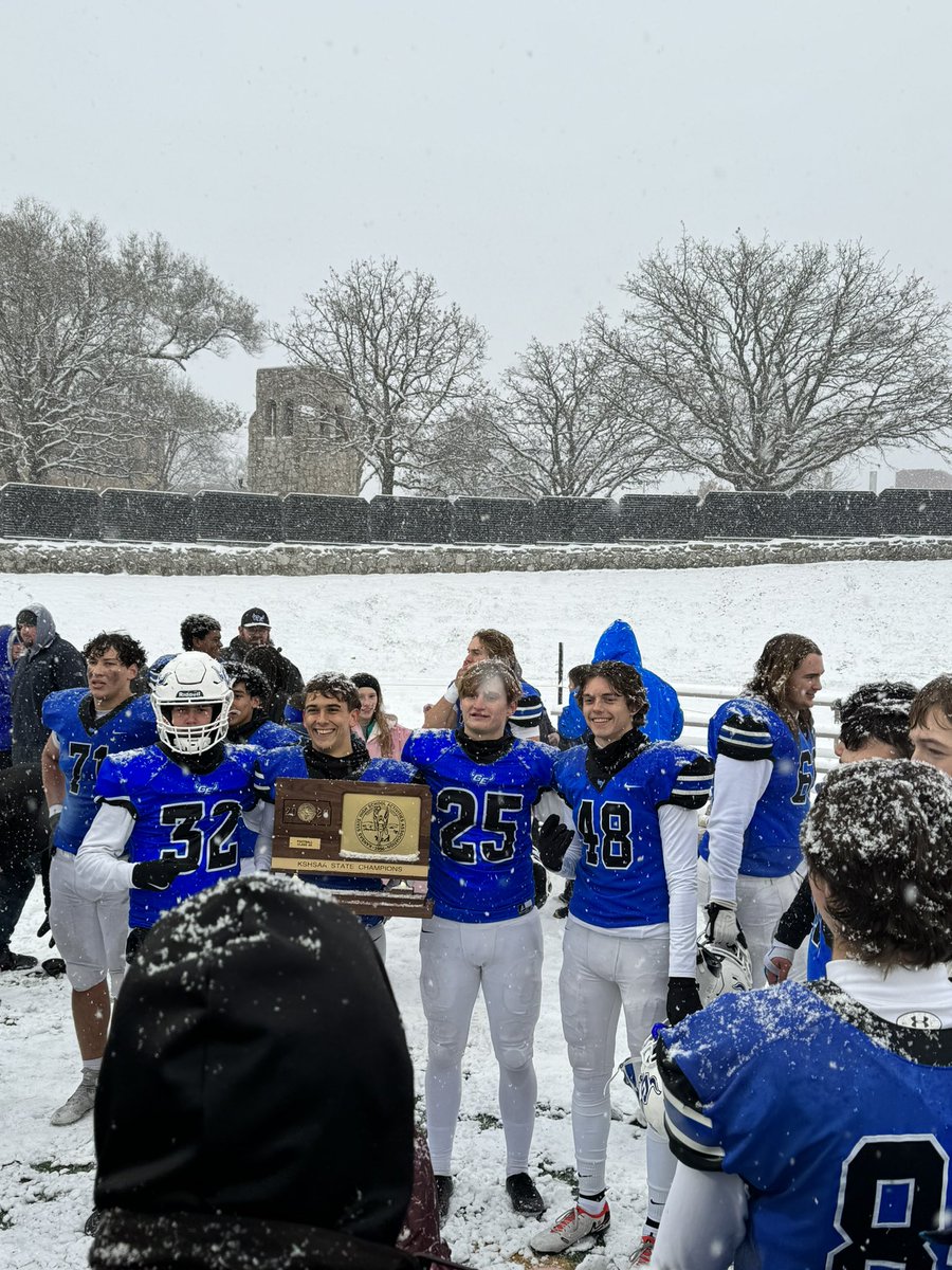 State champs!  Our specialist room, so much fun with these guys, <a href="/AshtonAdrian3/">Ashton Adrian</a> <a href="/spudwebb0619/">Spud Webb</a> <a href="/OwenDye88/">Owen Dye</a> <a href="/t_nichols07/">Taylor Nichols</a> <a href="/punt_21/">Punt 21 Kicking Services</a> <a href="/GETrailblazerFB/">Gardner Edgerton Football</a>