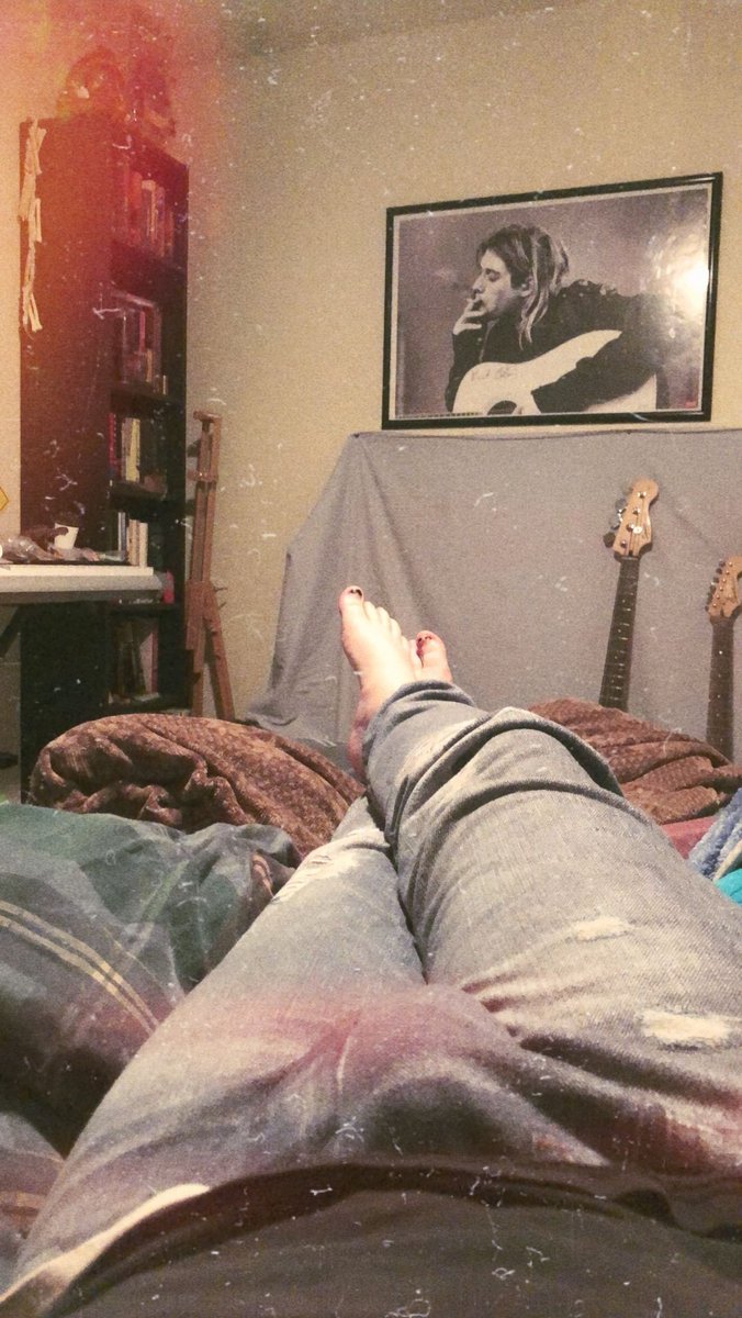 violeth96's tweet photo. wanna see under these pants? https://t.co/1GMtC6kjr2