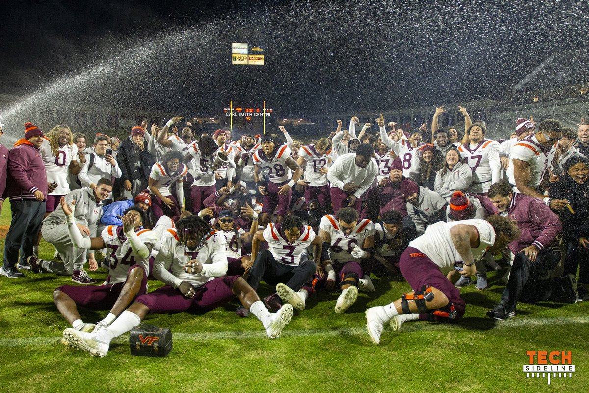 A happy (and rainy) celebration. #Hokies 

📸: <a href="/ivanmorozov/">Ivan Morozov</a>