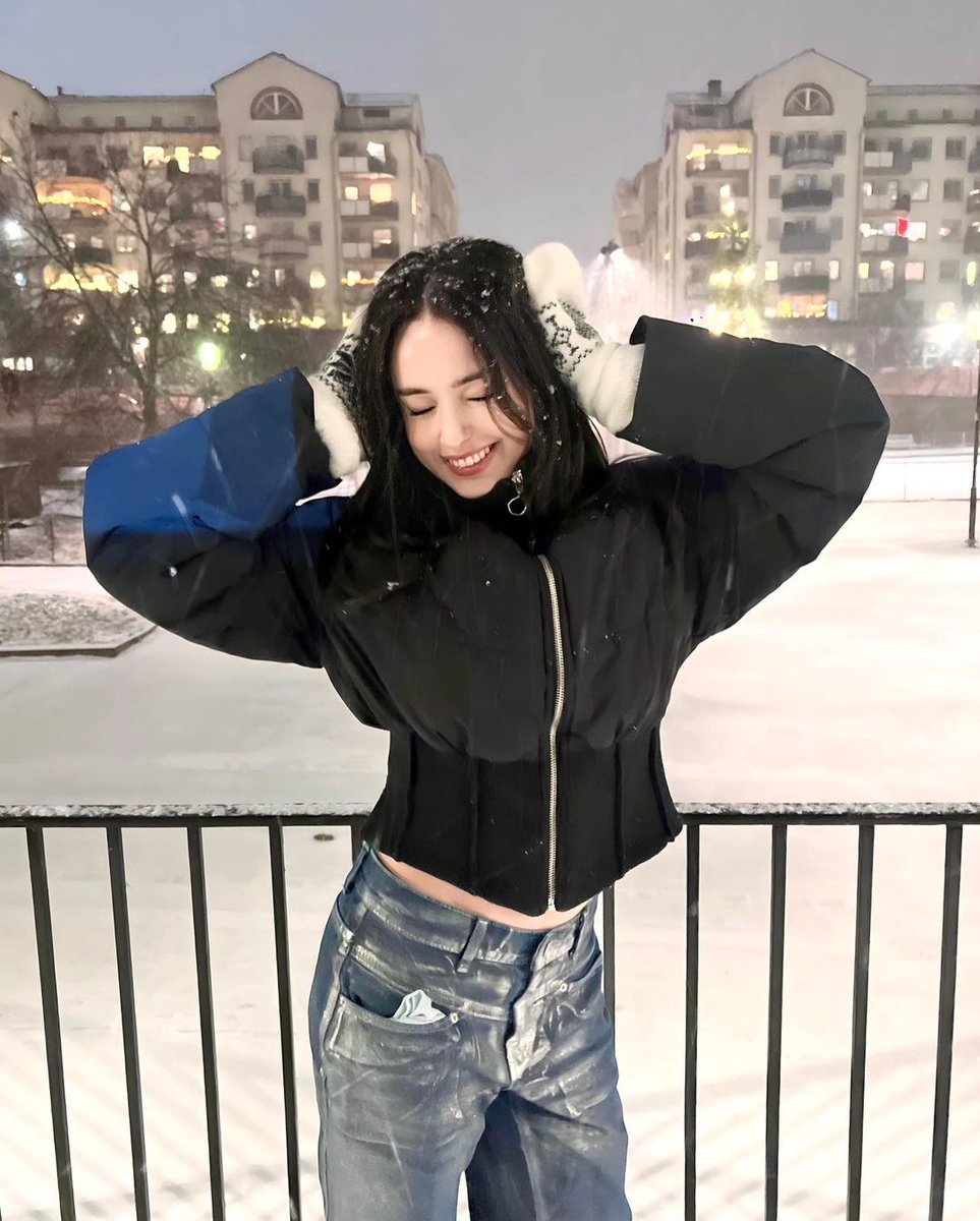 lexieglobal's tweet photo. 231125 #LEXIE (@.levin_lexie)

Winter wonderland 🤍
#fashion #style #winter #model #modeling #explorepage #explore https://t.co/w4a6QhHzg1