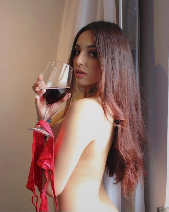 Ella no es extranjera ni nada as&iacute;. Pero esta bien pinche sabrosota. @flacavarela420 https://t.co/M0YO2YF6Oo<a href="/tag/viveswinger"class="tags"><span>#viveswinger</span></a><a href="/tag/vsb"class="tags"><span>#vsb</span></a>