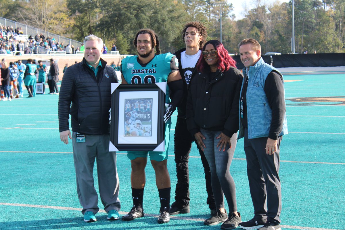 BDunnsports's tweet photo. Senior Day for @CoastalFootball saw a host of players honored prior to kickoff.  

Congrats @willmcdonald73, @evanpjumper, @11MichealMason &amp; @1214Kennedy 
@Coachtimbeck https://t.co/fGCaBe0xIj